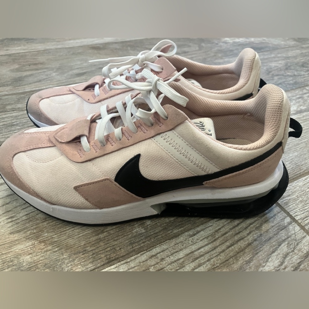 Nike Air Max Pre-Day 9.5 womens Soft Pink/Pink Oxford/Metallic Silver/Black